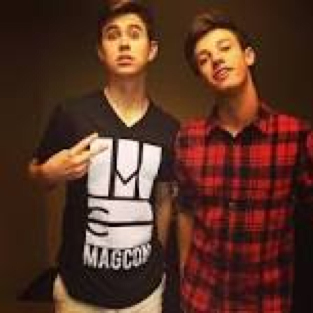 Follow @ohmygrier_x and if you ask her to follow back she will and she'll DM nash and cameron for you !