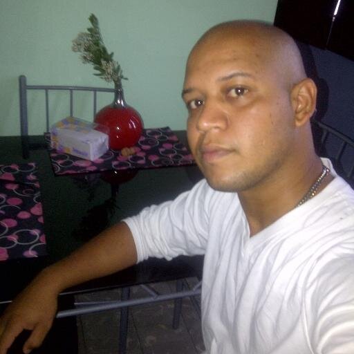 Solo vivo de la mejor manera, para ser feliz y hacer feliz a los que me quieren.
