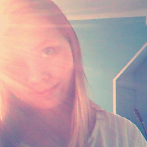 #Dutch#MusicIsMyLife #CokyAndVerySarcastic. Be your self , life's to short to be someone else.