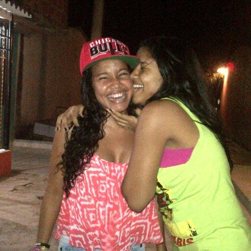 Vive y deja vivir disfruta y se feliz 
:*