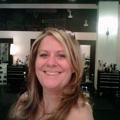 Profile Picture of Robin Reeves (@RobinSingleton7) on Twitter