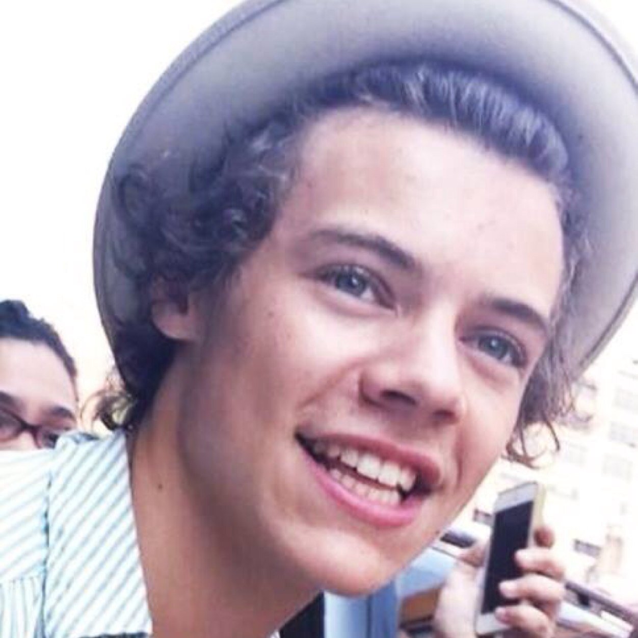 offstylesharry's profile picture. 