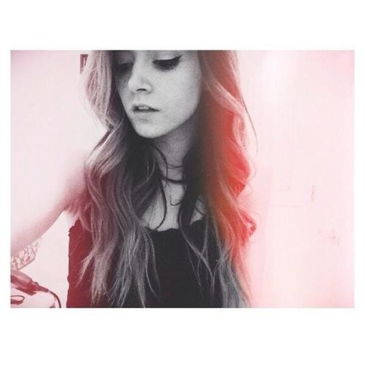 160 letters 2 describe myself? IMPOSSIBLE!  ★ ηєνєя ℓσσк вαcк★