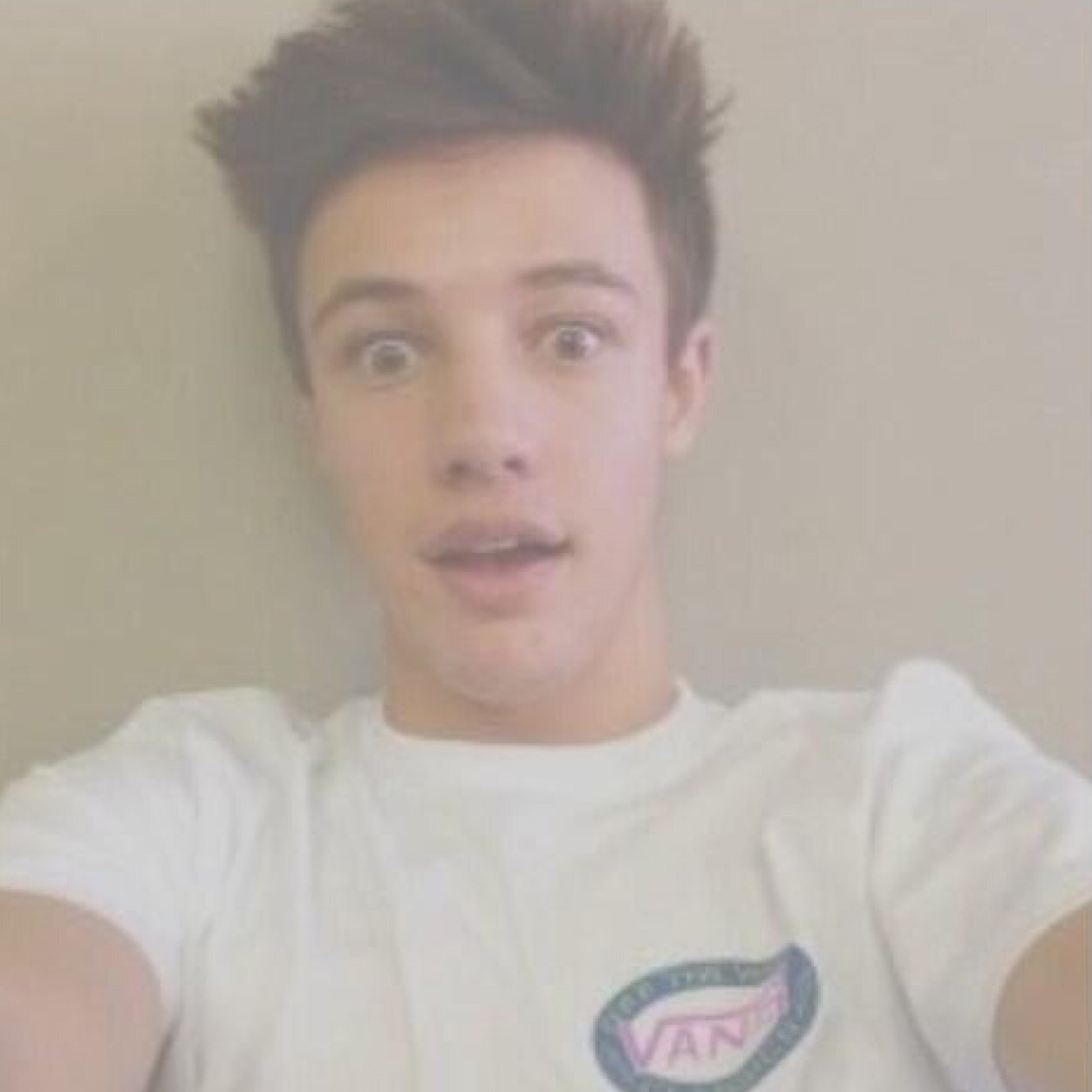 FREE FOLLOW!! FOLLOW @magcon___life SHE GAVE YOU THIS FREE FOLLOW!