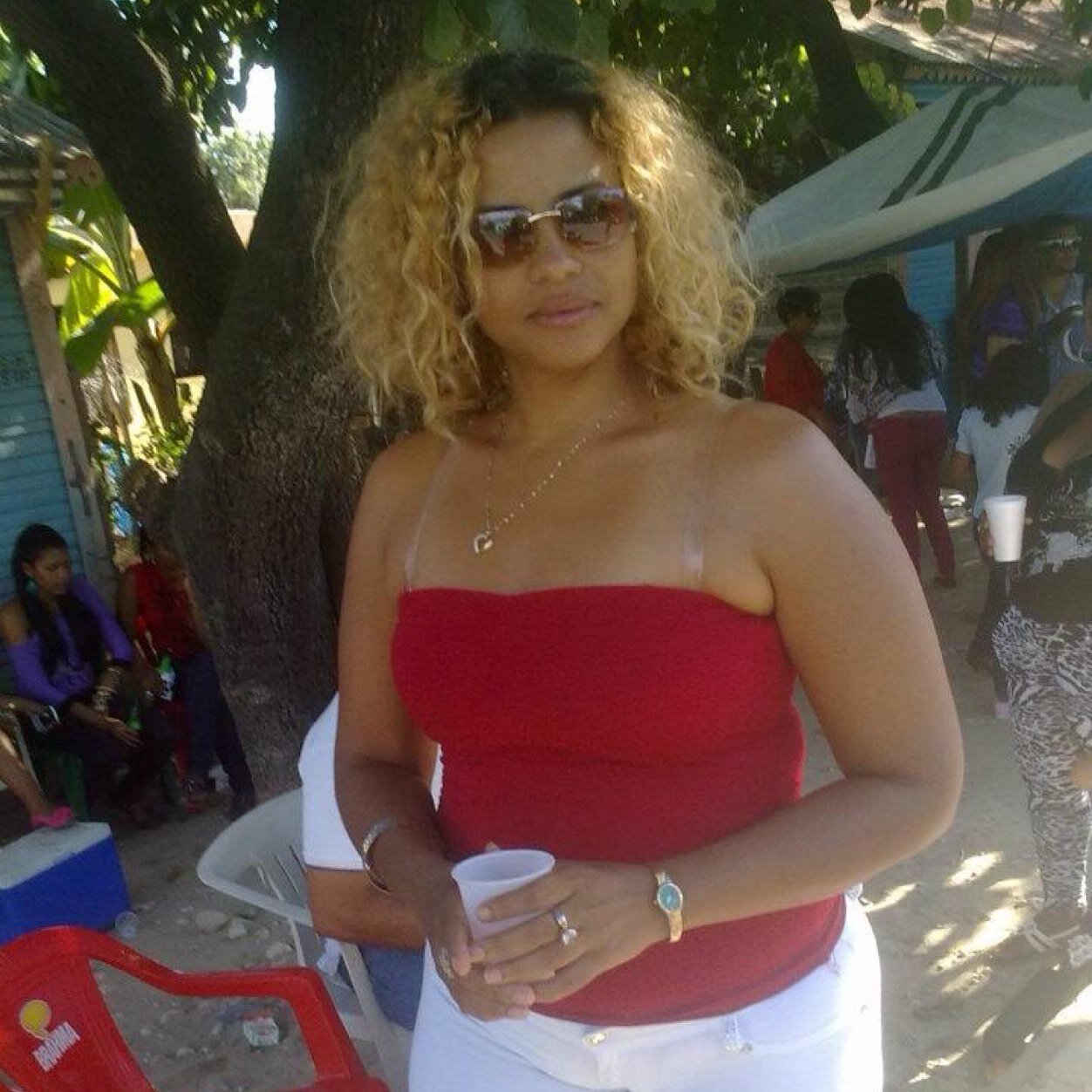 gloria04002642's profile picture. 