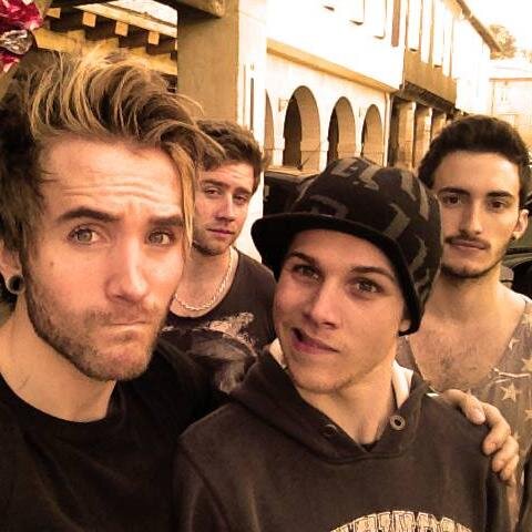 Street Team of the pop punk band @TimeToFlyBand, future heroes.
 #TrueFriendshipneverdies
#Superheroes