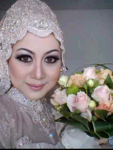Less is more.. ♡ || @LaaRisol.. @LinnaCookies.. Married to Aditha Fefilando.. Elzhafran's mom..