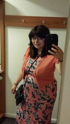 Hi,I'm Vicky,I'm 37 years old,im married!!!  , I work at a nursery ,love life ,pandora ,singing.if u wana no more just ask Xx :-)