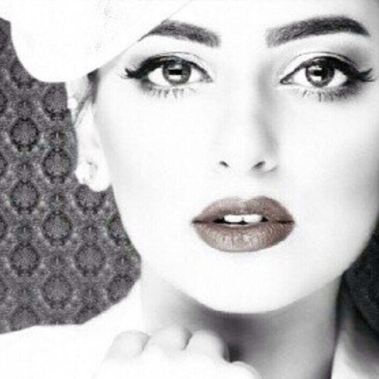 متصفحة لتويتر و أسوي رتيويت للتغريدة اللي تعجبني Follw = follw me