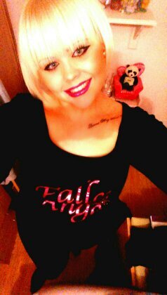 DocileDollie's profile picture. Everyone's favourite Blonde :D