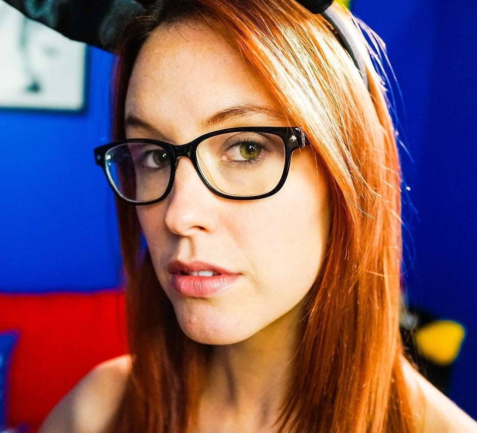 Hot Nerdy Girls.