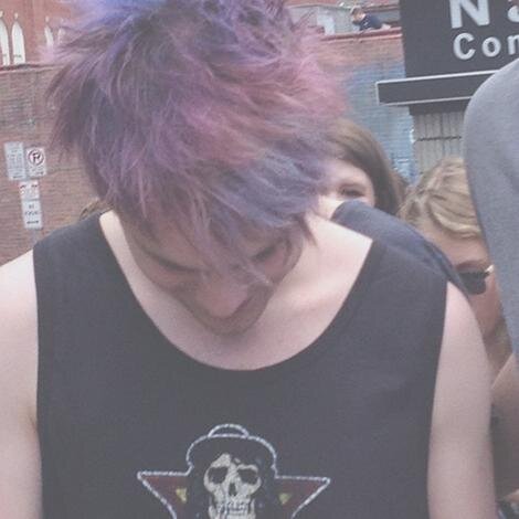 FOLLOW @citylightcal BC SHE GAVE YOU THIS FREE FOLLOW. STAY FAB. ILYSM.