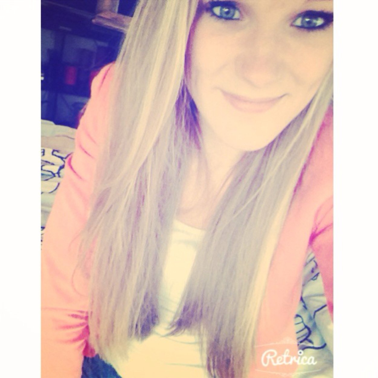 echica1234's profile picture. 