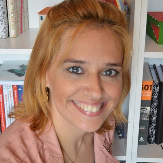 Autora dos livros: 'Menino-Varrido', 'A Menina do Sapato Caramelo', 'Clariana, A Menina Invisível' e 'O Teatro Mágico em Palavras - volumes I e II'.