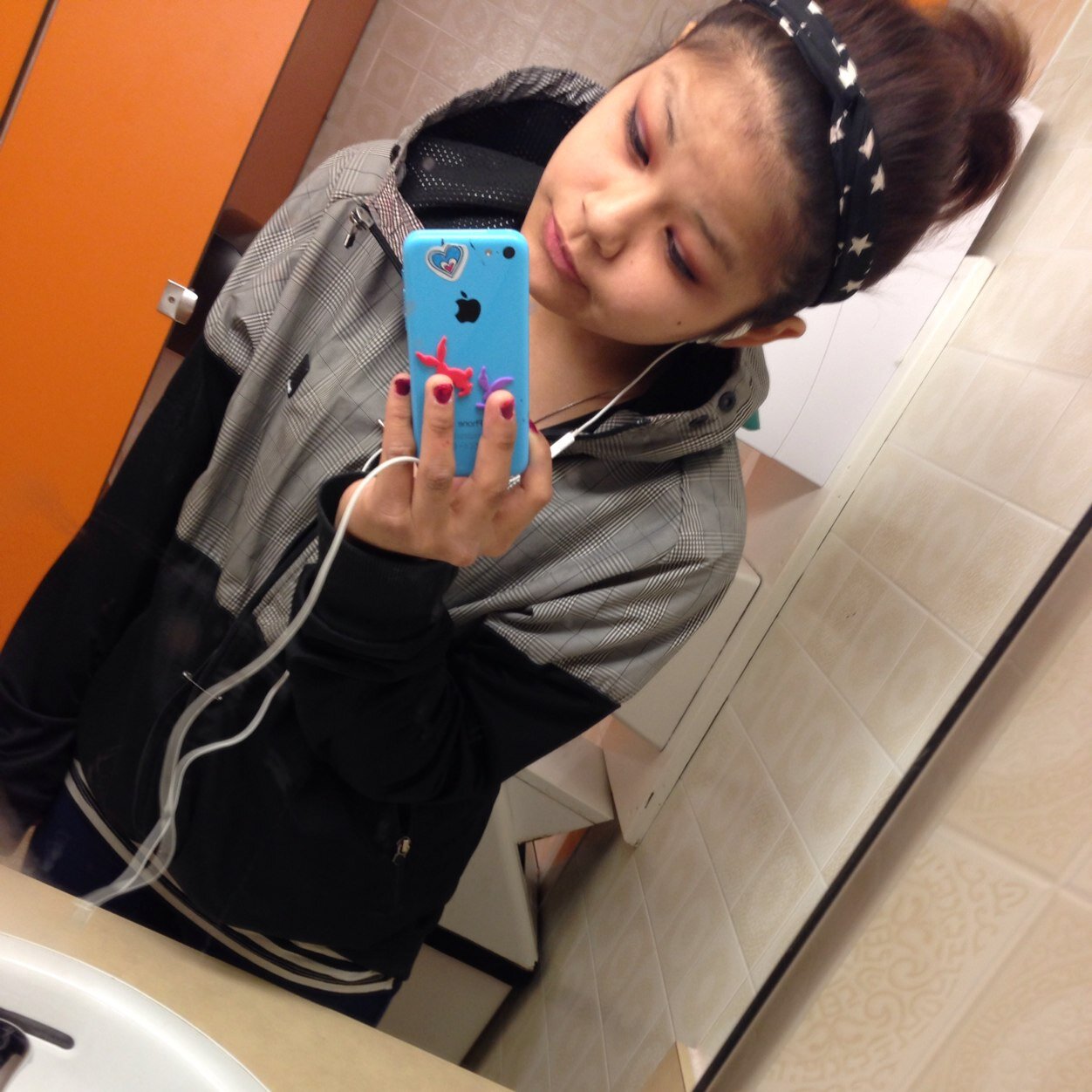 borntobastar's profile picture. Look to the light. Follow the light.