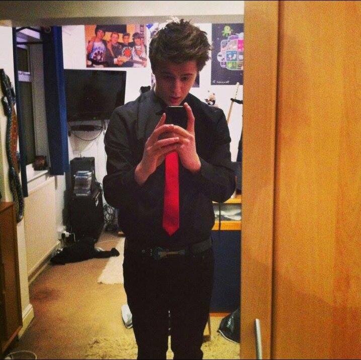 182_Jamie's profile picture. Bass in @_IAMusic. It'd be cool if you'd check out our single, especially Blink-182 fans: http://t.co/GIizF6SK0W. NEW ACCOUNT!