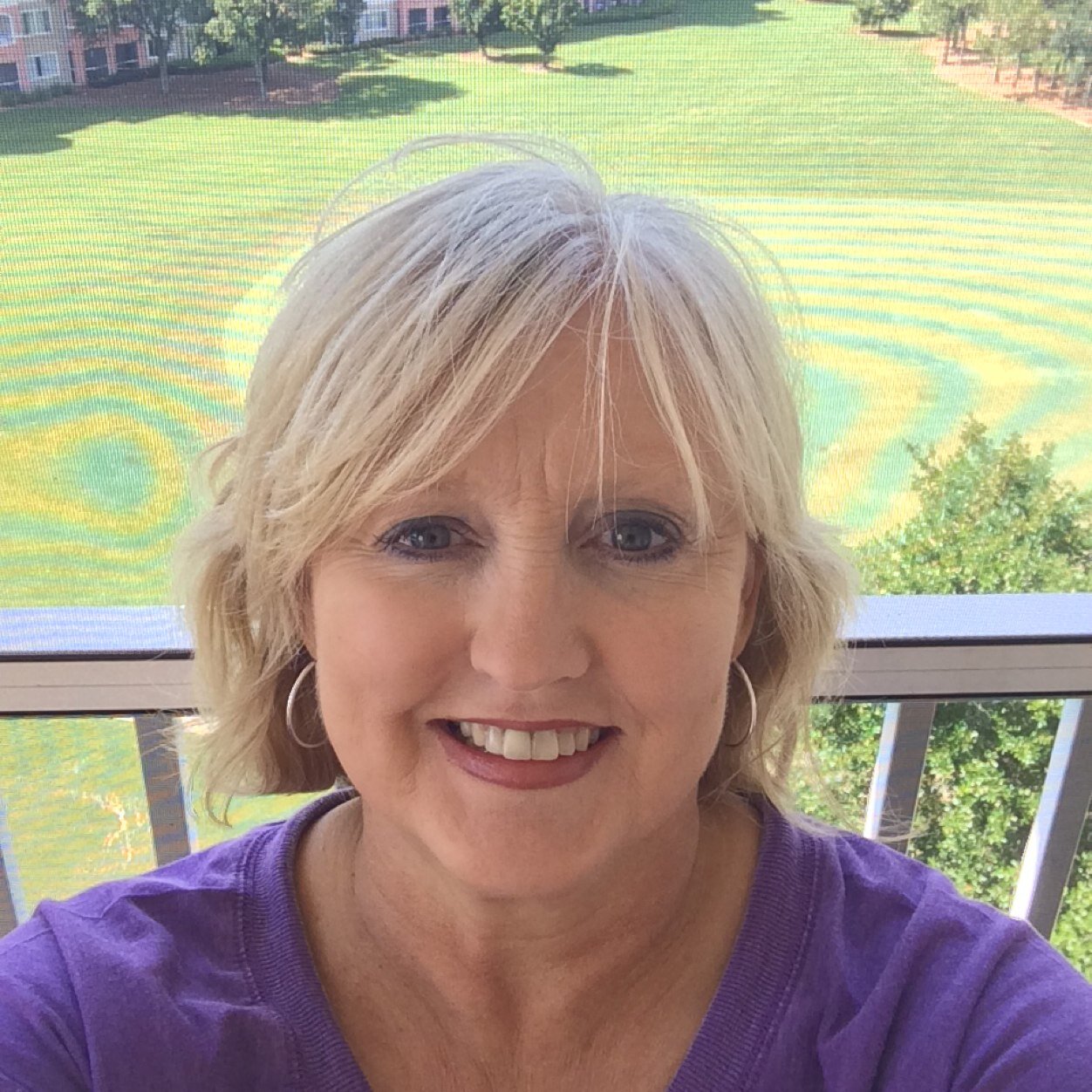 lisaweir's profile picture. 