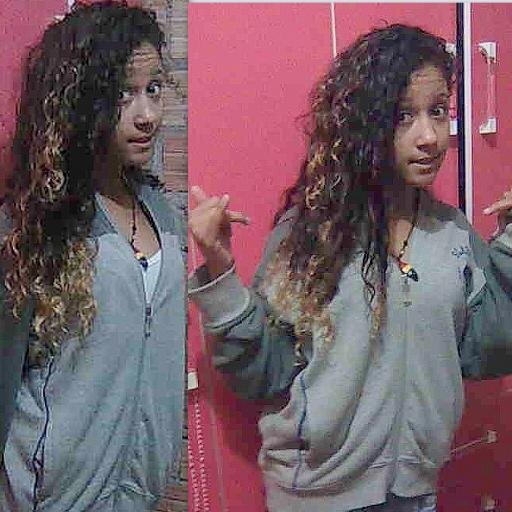 eu sou morena baixinha cabelos caxiados magra