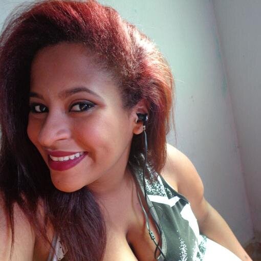 19anos,virginiana,estudante,chocólatra,apaixonada por #musik ,menininha,moça,mulher,a lokinha,irritante e carinhosa....^^Interesado(a) em saber ++ segue aê ¬¬