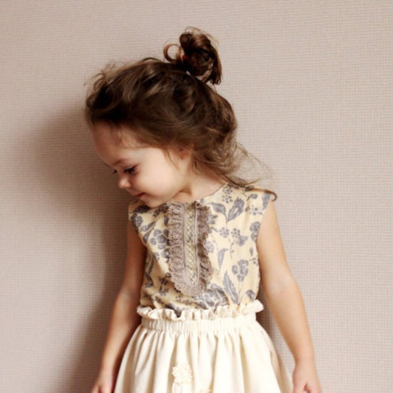 I'm Annie Lupin. The Baby Wolf. Baby sister to @Theodore_Lupin1 . I love everyone! Buh bye! *waves* [Young account for @Annalies_lupin]