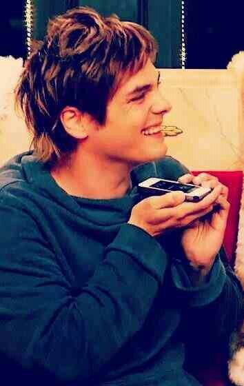 This is a Twitter page for fans of Gerard Way. I am not Gerard Way.