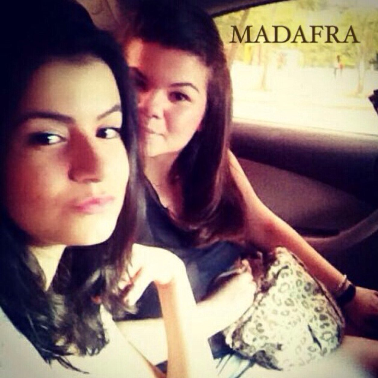 Madafra es una empresa encargada de crear y elaborar accesorios para la mujer de hoy.