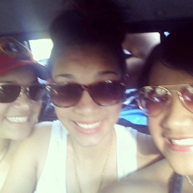 Soii Diferente no engreiida !! :D my Bff @Omy_vd !! Sigueme y Te sigo ^_^