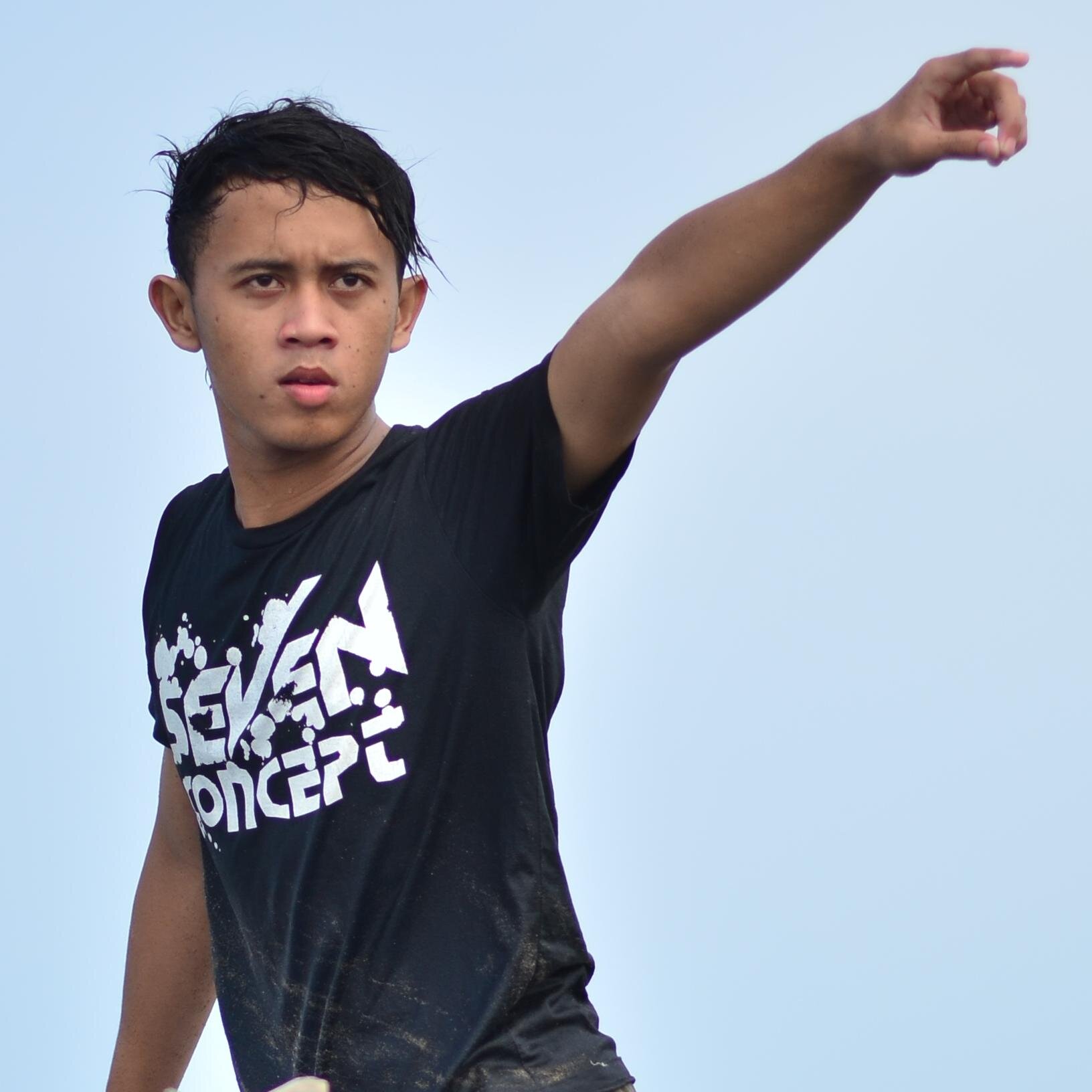 essanavzka's profile picture. I'm 180 degrees different from what you see...