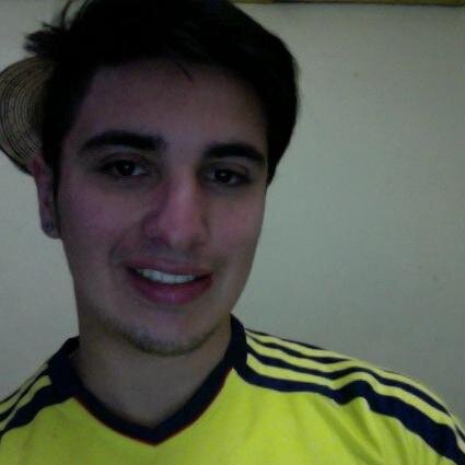 Tengo 25 años de edad, residente en la cuidad de Bogotá,Estudiante de Comunicación Social y Periodismo, soy un amante apasionado de la vida, vivir es lo mío..