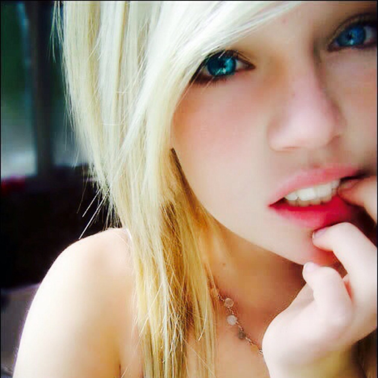 Hey ppl im a 15 year old girl and im straght so yeah i only date teens omg my sister keeps geting on my twitter and changeing my stuff