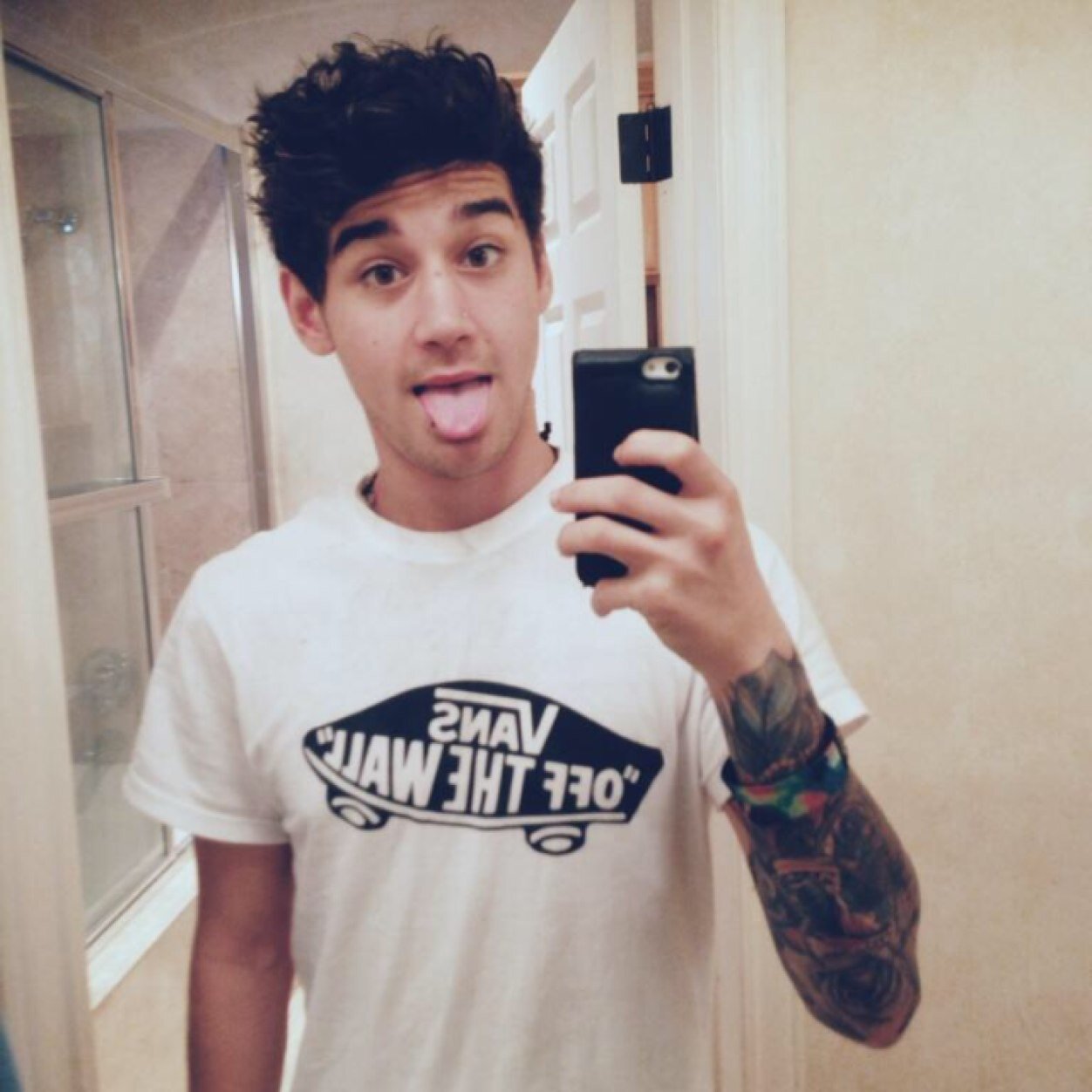 +✿♫✡--Just here to support 5 freaking awesome aussie boys known as the janoskians;)