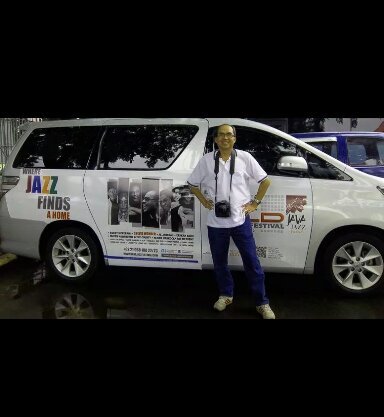 I like Jazz, tennis, swimming, photography, otomotive