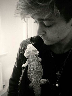 connor thou        RT for my friend https://t.co/Km0nEFKDGp