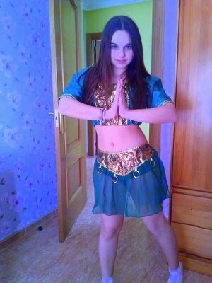 17:Mari Hija de  Lucy  Dulce Risueña muy Buena y siempre sonriendo Adoro los aninales  Actriz y Bailarina en SA desde el 14/5/13 :')