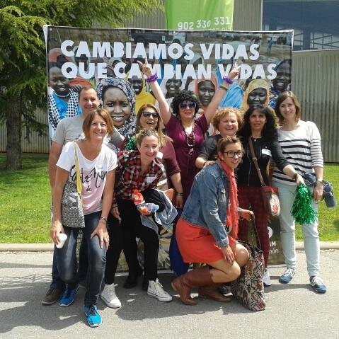 Voluntarios de Oxfam Intermón en Donostia trabajando por un mundo más justo. #comerciojusto #cambiasuagua