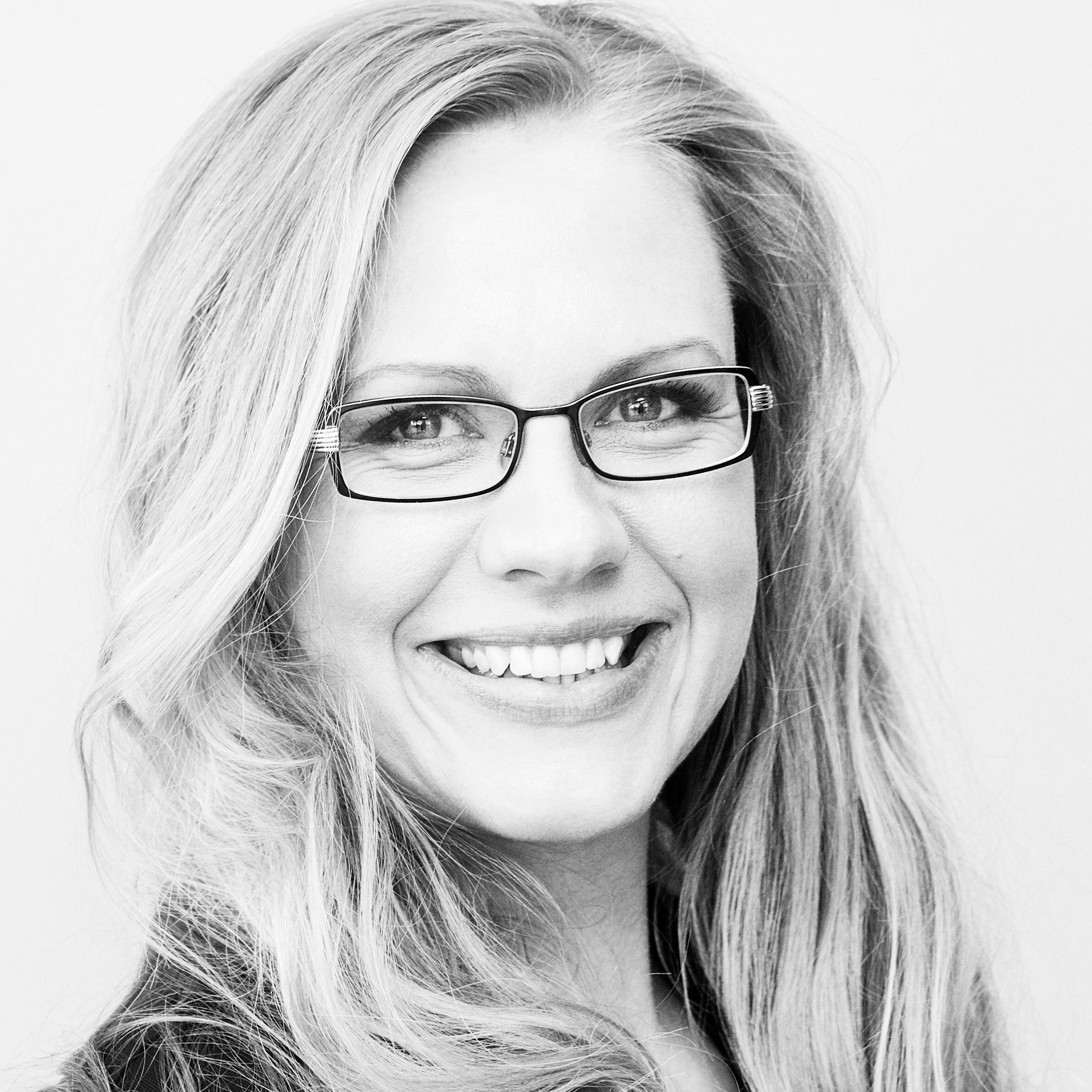 Danish sexologist & relationship therapist,(and mom of three kids). Helping women and men around the world getting their love life & sex drive back ❤ ❤ ❤
