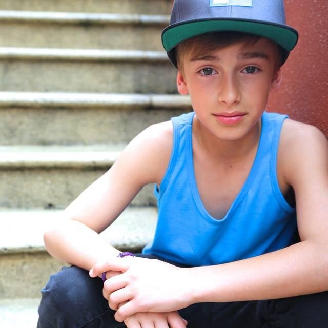 Follow your dreams ~ #Johnnosings #Follow → @karmilaliyana01  my lovely friend , please follow :'(