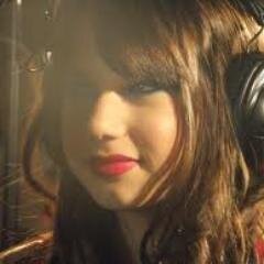 @christinaroxy @sabrinavaz I love you Follow me please