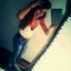 evangélica filha de Deus ^^ meio doida, divertida, engraçada e o resto pergunte para saber ;)✌ .... SIGO DE VOLTA