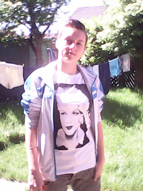 I am that coolest lesbian in the north west :):) .. Im a BIG Lucy Spraggan Fan.. And a Big P!nk fan And Justin Bieber Fan... TBH I JUST 4 MUSICS :D