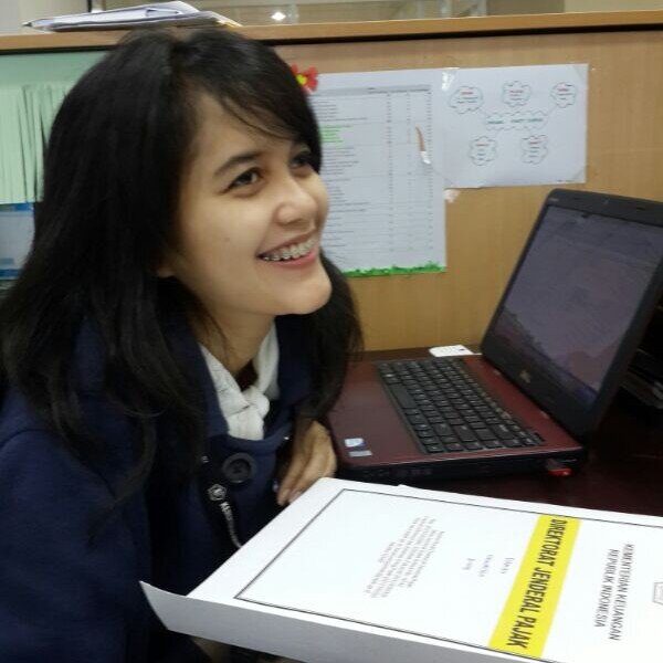 i love to laugh and eat a lot ‎​(•˘⌣˘•) ahahah.