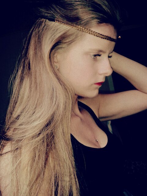 20 - Gemini - Love Dancing - Instagram: AniekMadou
