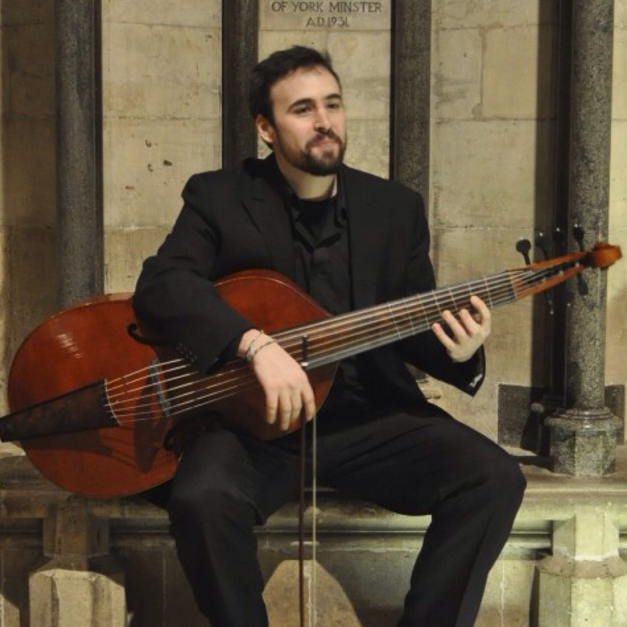 Viol player, baroque cellist, lecturer, teacher.