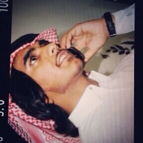 رجل متذؤق للشعر جيت لعالم تؤيتر لآختصر ﺎلشعر ؤاأحااصر ﺎلمشاععر ﺑ 140 حرف ! ؤآلمتابعهه علىئ ﺎلببي .. PIN:27C55765