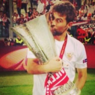 Jugador del mejor equipo andalú / Terror de los sevillistas / En mis ratos libres conserje de LQSA / Lento de reacción / #ConoDePlata / #Cokinha / Parodia