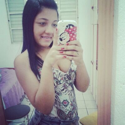 carinhosa,humilde,simpática,insegura, feliz,companheira,forte, -Uma vida sem amar não é vida . aceito opiniões porém criticas guarde para você