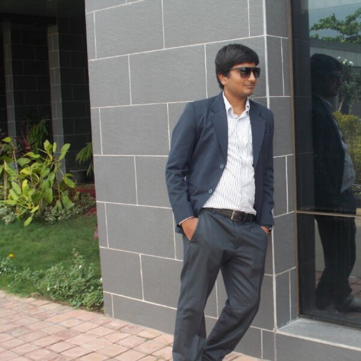 Hi friends wanna be in touch dont wait for my req u just follow me den i definately do it..!!
EEE rokzzzzzzzssss.............!!!!!!!!!