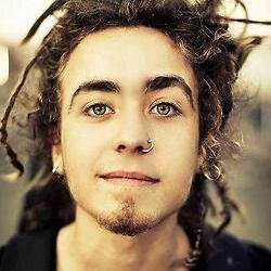 “Seja capaz de amar mesmo quando seu coração te disser que se esgotaram todas as chances de ser feliz.”
— Pedro Schier. (Sigo de volta).