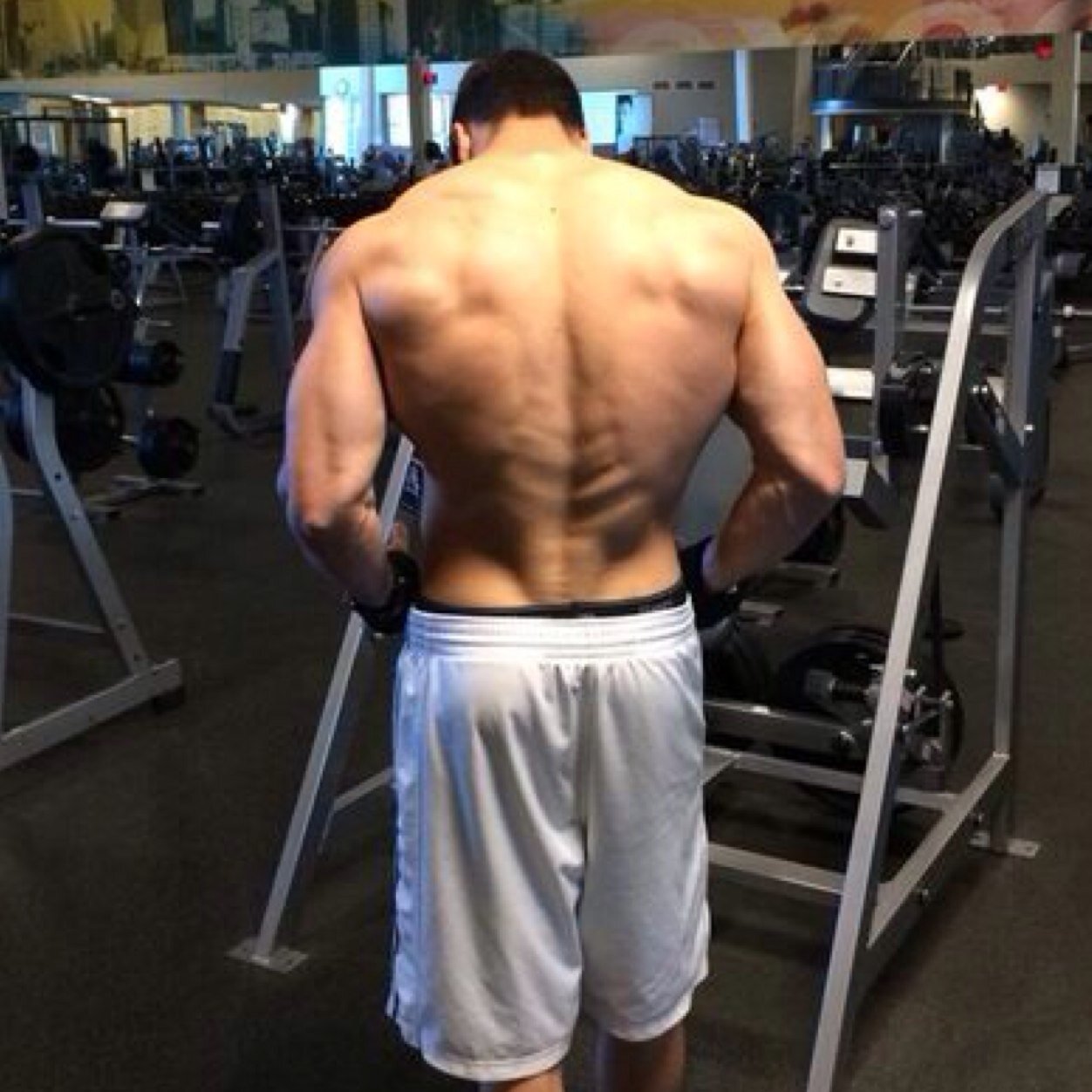 I post gym related tweets. Follow for some insane giveaways!