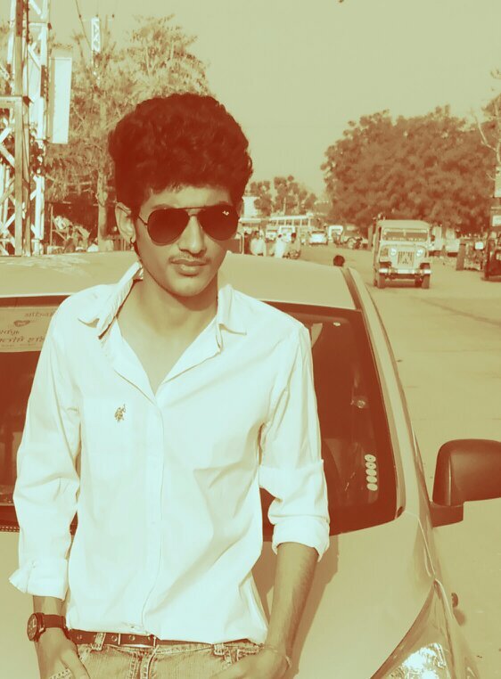 iM @ cooll!!!! guy.....
witH lozZz''''''''''''''''''' oF 
AtiTtudE...........!!!!!!! ,,,, ,,,, 3 3